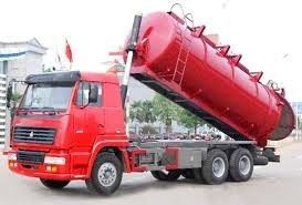 Κόκκινο φορτηγό 6 αναρρόφησης λυμάτων diesel κυβικοί μετρητές με το βάθος αναρρόφησης 5m, ΕΥΡΩ ΙΙ